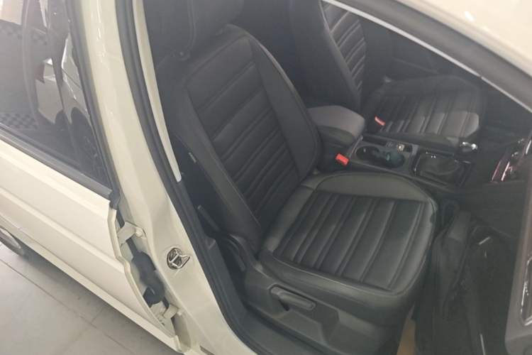 Used Volkswagen Touran 2018 Volkswagen Touran L 280TSI DSG Comfort Edition 7 Seats China V Emission Standard Right Front Seat