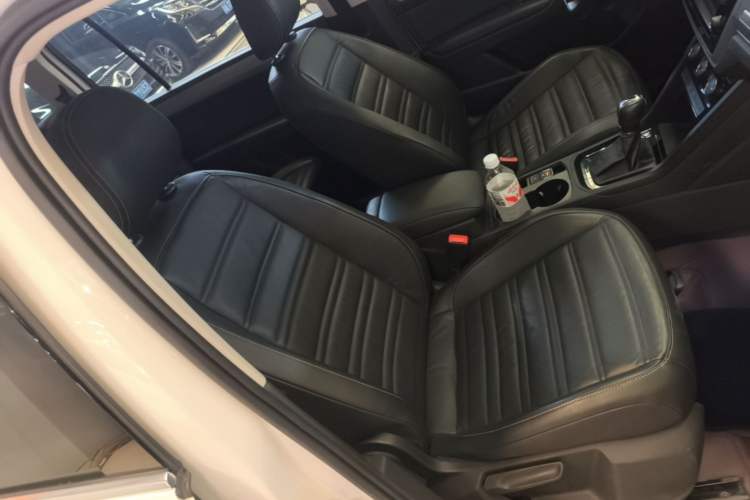 Used Volkswagen Touran 2018 Volkswagen Touran L 280TSI DSG Boundary Edition 7 Seats China VI Standard Right Front Seat