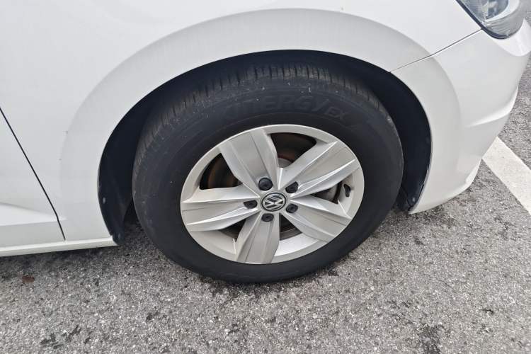 Used Volkswagen Touran 2018 Volkswagen Touran L 280TSI DSG Style Edition 7 Seats China V Emission Standard Right Front Wheel Hub