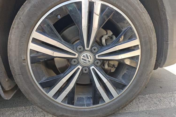 Used Volkswagen Touran 2018 Volkswagen Touran L 280TSI DSG Boundary Edition 7 Seats China V Emission Standard Right Front Wheel Hub
