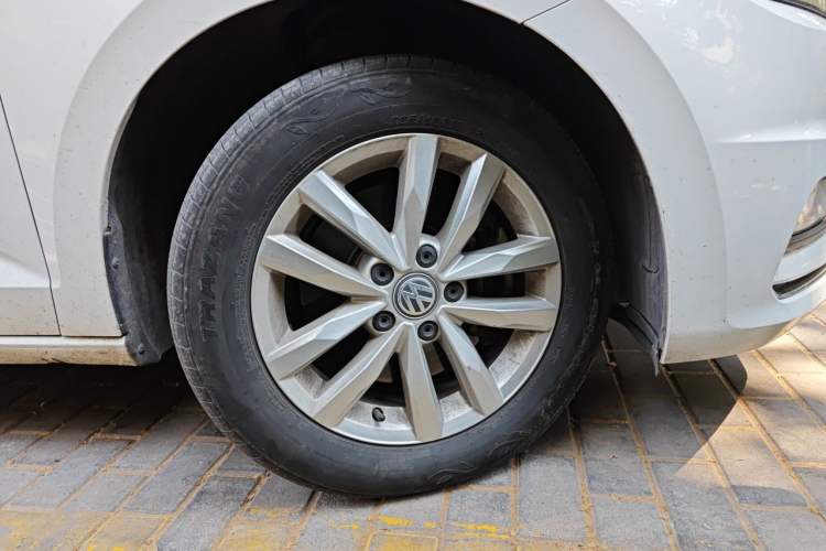 Used Volkswagen Touran 2018 Volkswagen Touran L 280TSI DSG Comfort Edition 7 Seats China VI Standard Right Front Wheel Hub
