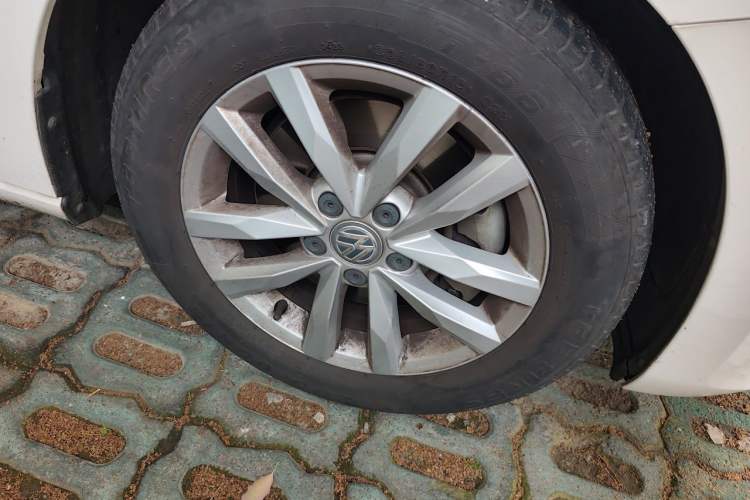 Used Volkswagen Touran 2018 Volkswagen Touran L 280TSI DSG Comfort Edition 7 Seats China V Emission Standard Right Front Wheel Hub