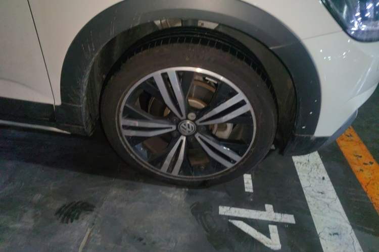Used Volkswagen Touran 2018 Volkswagen Touran L 280TSI DSG Boundary Edition 7 Seats China VI Standard Right Front Wheel Hub