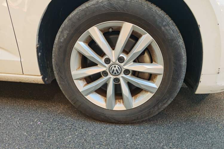 Used Volkswagen Touran 2018 Volkswagen Touran L 280TSI DSG Comfort Edition 7 Seats China V Emission Standard Right Front Wheel Hub