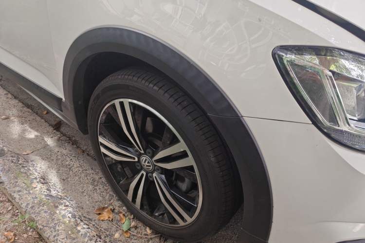 Used Volkswagen Touran 2018 Volkswagen Touran L 280TSI DSG Boundary Edition 7 Seats China VI Standard Right Front Wheel Hub