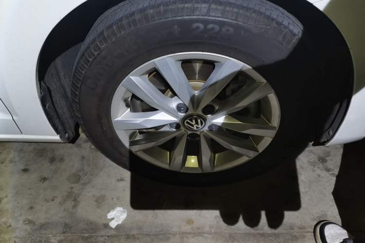 Used Volkswagen Touran 2018 Volkswagen Touran L 280TSI DSG Comfort Edition 7 Seats China V Emission Standard Right Front Wheel Hub