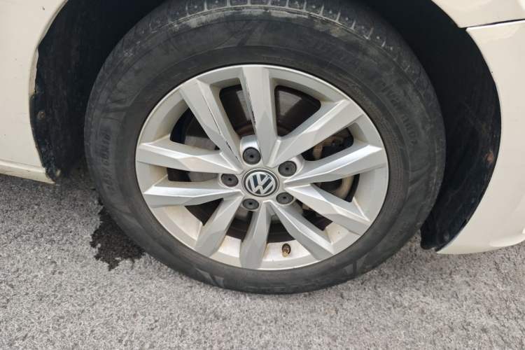 Used Volkswagen Touran 2018 Volkswagen Touran L 280TSI DSG Comfort Edition 7 Seats China V Emission Standard Right Front Wheel Hub