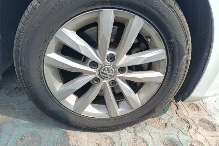 Used Volkswagen Touran 2018 Volkswagen Touran L 280TSI DSG Comfort Edition 7 Seats China V Emission Standard Right Front Wheel Hub