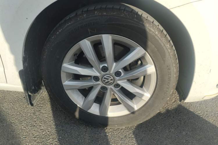 Used Volkswagen Touran 2018 Volkswagen Touran L 280TSI DSG Comfort Edition 7 Seats China V Emission Standard Right Front Wheel Hub