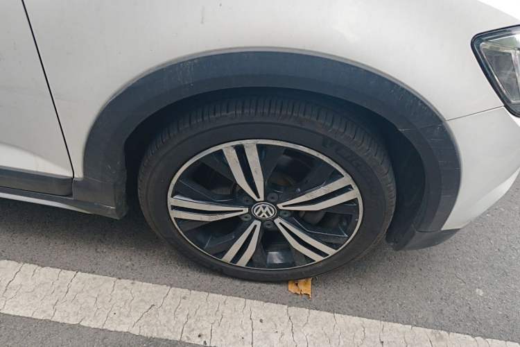 Used Volkswagen Touran 2018 Volkswagen Touran L 280TSI DSG Boundary Edition 7 Seats China V Emission Standard Right Front Wheel Hub