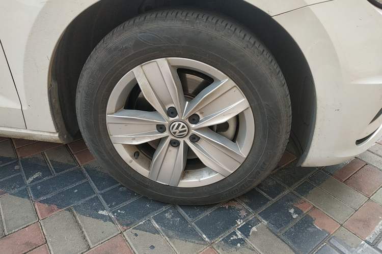Used Volkswagen Touran 2018 Volkswagen Touran L 280TSI DSG Style Edition 7 Seats China VI Standard Right Front Wheel Hub