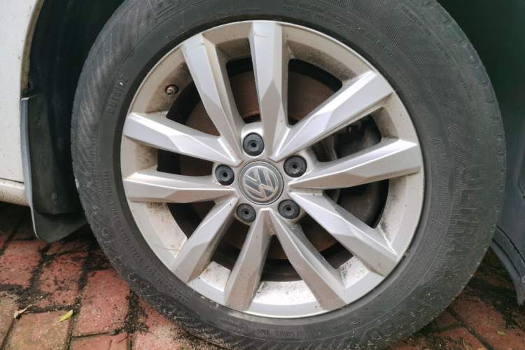 Used Volkswagen Touran 2018 Volkswagen Touran L 280TSI DSG Comfort Edition 7 Seats China V Emission Standard Right Front Wheel Hub