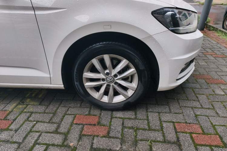 Used Volkswagen Touran 2018 Volkswagen Touran L 280TSI DSG Comfort Edition 7 Seats China V Emission Standard Right Front Wheel Hub