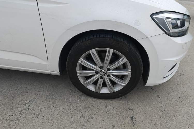 Used Volkswagen Touran 2018 Volkswagen Touran L 280TSI DSG Comfort Edition 6-seater Right Front Wheel Hub