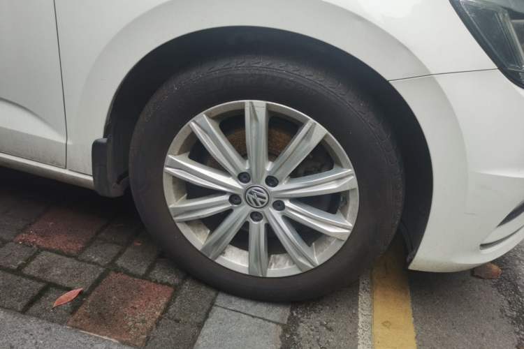 Used Volkswagen Touran 2018 Volkswagen Touran L 280TSI DSG Comfort Edition 7-seater Right Front Wheel Hub