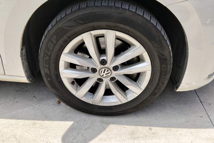 Used Volkswagen Touran 2018 Volkswagen Touran L 280TSI DSG Comfort Edition 7 Seats China VI Standard Right Front Wheel Hub