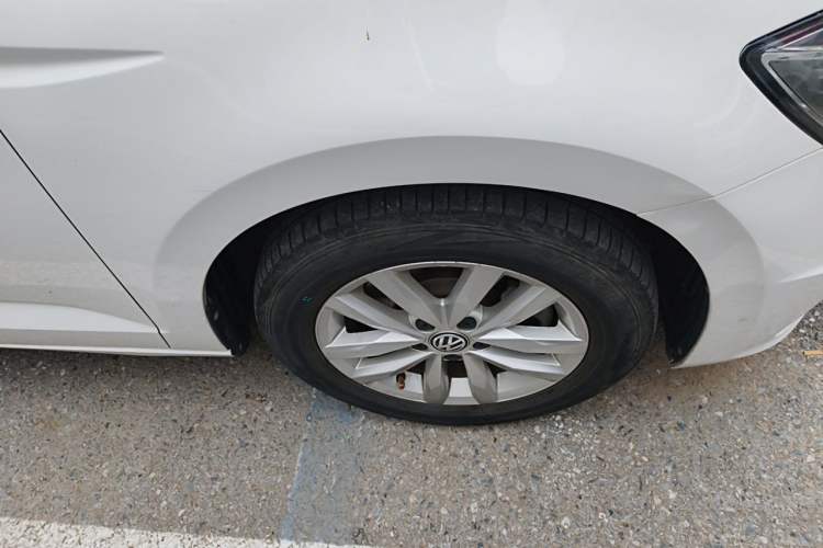 Used Volkswagen Touran 2018 Volkswagen Touran L 280TSI DSG Comfort Edition 7 Seats China V Emission Standard Right Front Wheel Hub