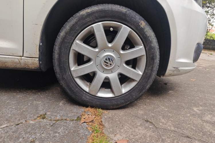 Used Volkswagen Touran 2018 Volkswagen Touran L 1.6L Manual Trend Edition Right Front Wheel Hub