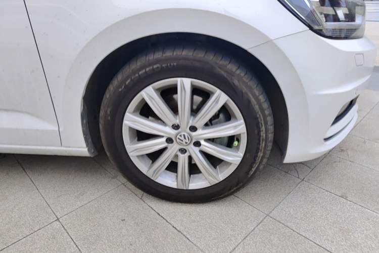 Used Volkswagen Touran 2018 Volkswagen Touran L 280TSI DSG Comfort Edition 7-seater Right Front Wheel Hub
