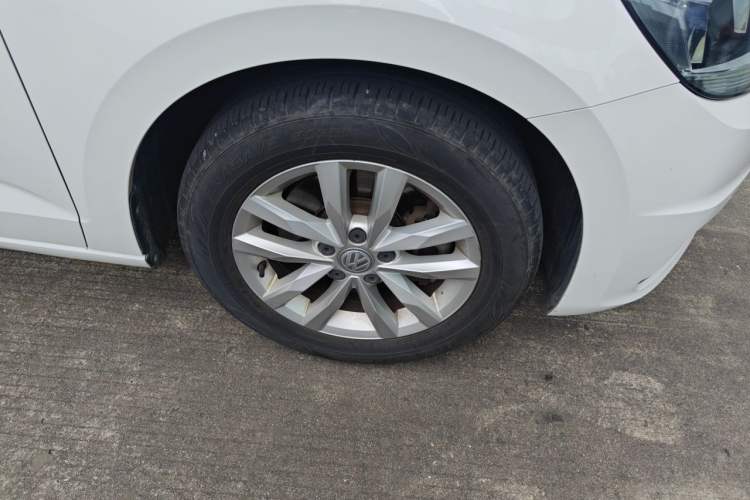 Used Volkswagen Touran 2018 Volkswagen Touran L 280TSI DSG Comfort Edition 7 Seats China V Emission Standard Right Front Wheel Hub