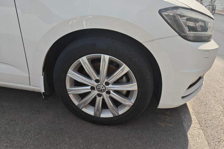 Used Volkswagen Touran 2018 Volkswagen Touran L 280TSI DSG Comfort Edition 7-seater Right Front Wheel Hub
