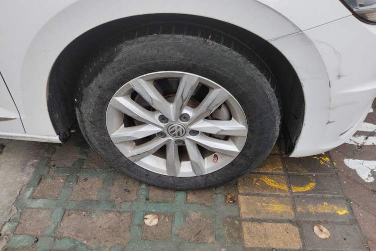 Used Volkswagen Touran 2018 Volkswagen Touran L 280TSI DSG Comfort Edition 7 Seats China V Emission Standard Right Front Wheel Hub