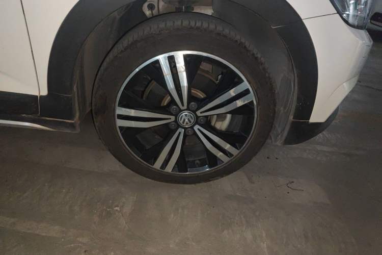 Used Volkswagen Touran 2018 Volkswagen Touran L 280TSI DSG Boundary Edition 7 Seats China VI Standard Right Front Wheel Hub