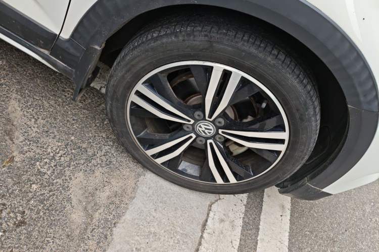 Used Volkswagen Touran 2018 Volkswagen Touran L 280TSI DSG Boundary Edition 7 Seats China VI Standard Right Front Wheel Hub