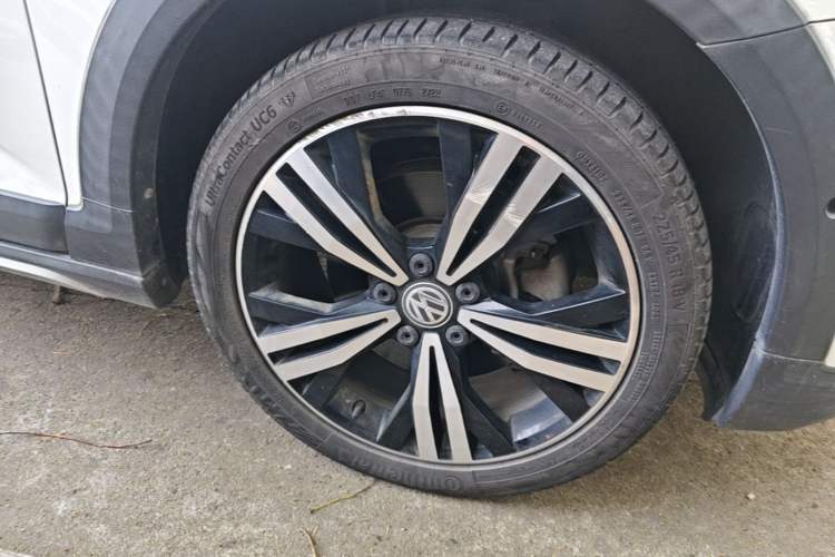 Used Volkswagen Touran 2018 Volkswagen Touran L 280TSI DSG Boundary Luxury Edition 7 Seats China VI Standard Right Front Wheel Hub