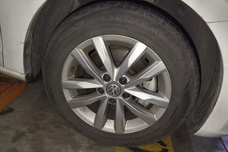 Used Volkswagen Touran 2018 Volkswagen Touran L 280TSI DSG Comfort Edition 7 Seats China VI Standard Right Front Wheel Hub