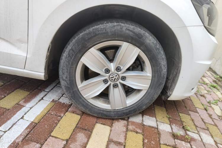 Used Volkswagen Touran 2018 Volkswagen Touran L 280TSI DSG Style Edition 7 Seats China VI Standard Right Front Wheel Hub