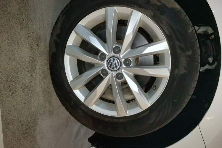 Used Volkswagen Touran 2018 Volkswagen Touran L 280TSI DSG Comfort Edition 7 Seats China V Emission Standard Right Front Wheel Hub