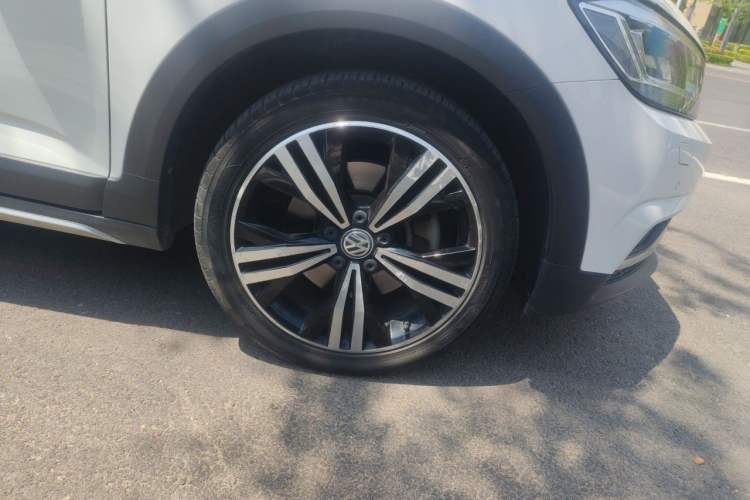 Used Volkswagen Touran 2018 Volkswagen Touran L 280TSI DSG Boundary Edition 7 Seats China VI Standard Right Front Wheel Hub