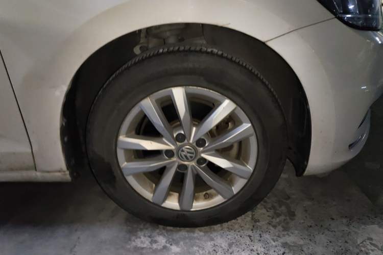 Used Volkswagen Touran 2018 Volkswagen Touran L 280TSI DSG Comfort Edition 7 Seats China VI Standard Right Front Wheel Hub
