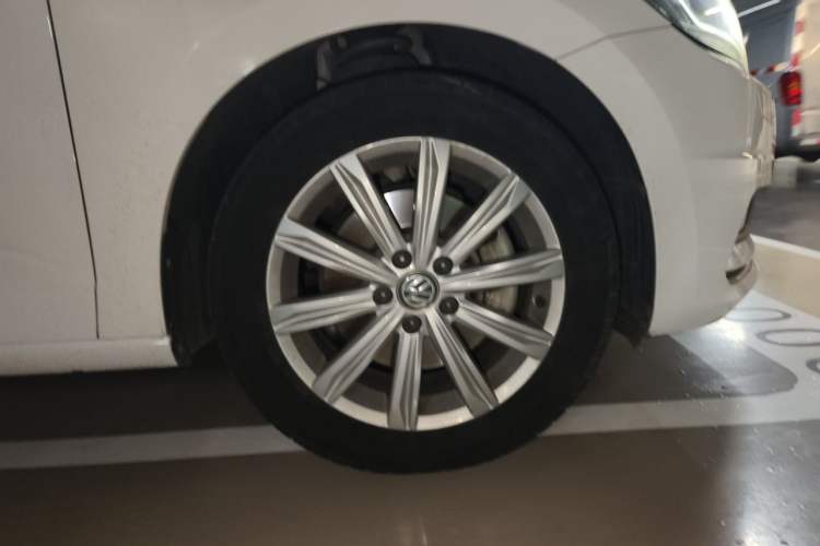 Used Volkswagen Touran 2018 Volkswagen Touran L 280TSI DSG Comfort Edition 7 Seats China V Emission Standard Right Front Wheel Hub