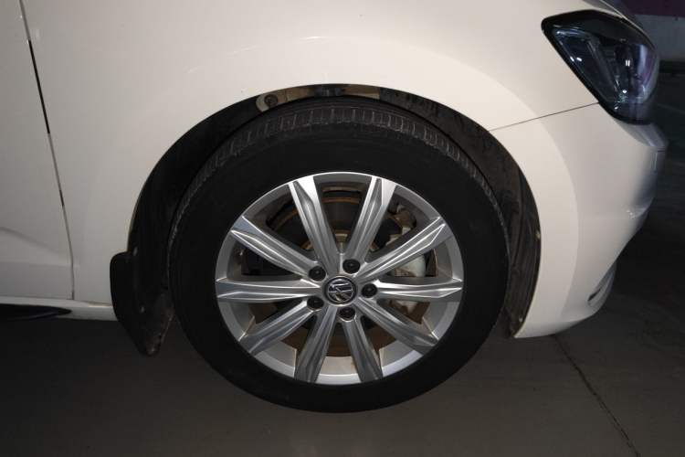 Used Volkswagen Touran 2018 Volkswagen Touran L 280TSI DSG Luxury Edition 6-seater Right Front Wheel Hub
