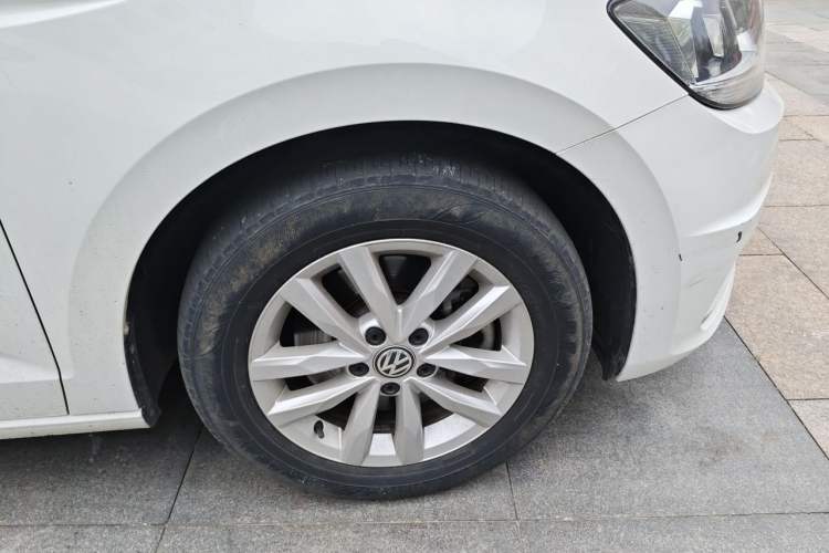 Used Volkswagen Touran 2018 Volkswagen Touran L 280TSI DSG Comfort Edition 7 Seats China VI Standard Right Front Wheel Hub