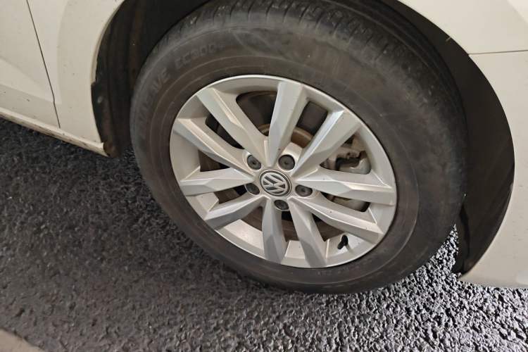Used Volkswagen Touran 2018 Volkswagen Touran L 280TSI DSG Comfort Edition 7 Seats China V Emission Standard Right Front Wheel Hub
