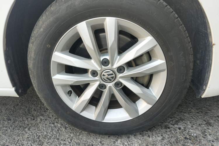 Used Volkswagen Touran 2018 Volkswagen Touran L 280TSI DSG Comfort Edition 7 Seats China V Emission Standard Right Front Wheel Hub