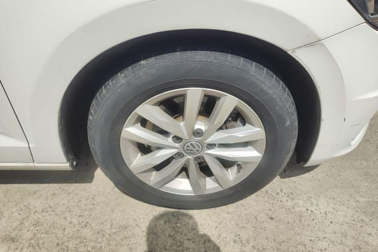 Used Volkswagen Touran 2018 Volkswagen Touran L 280TSI DSG Comfort Edition 7 Seats China V Emission Standard Right Front Wheel Hub