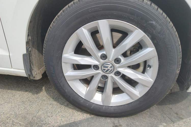 Used Volkswagen Touran 2018 Volkswagen Touran L 280TSI DSG Comfort Edition 7 Seats China VI Standard Right Front Wheel Hub