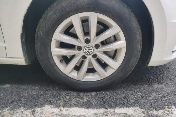 Used Volkswagen Touran 2018 Volkswagen Touran L 280TSI DSG Comfort Edition 7 Seats China VI Standard Right Front Wheel Hub