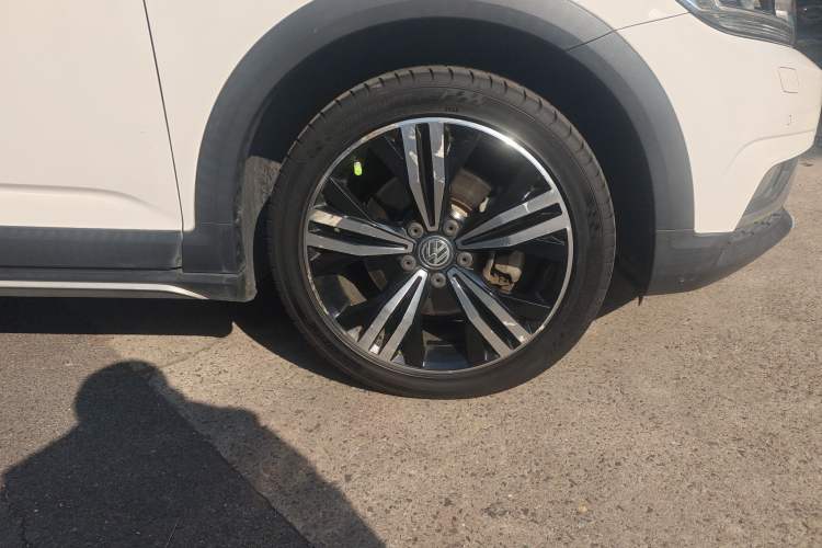 Used Volkswagen Touran 2018 Volkswagen Touran L 280TSI DSG Boundary Edition 7 Seats China V Emission Standard Right Front Wheel Hub