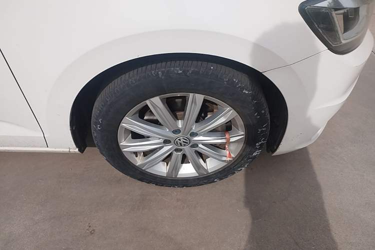 Used Volkswagen Touran 2018 Volkswagen Touran L 280TSI DSG Comfort Edition 6-seater Right Front Wheel Hub