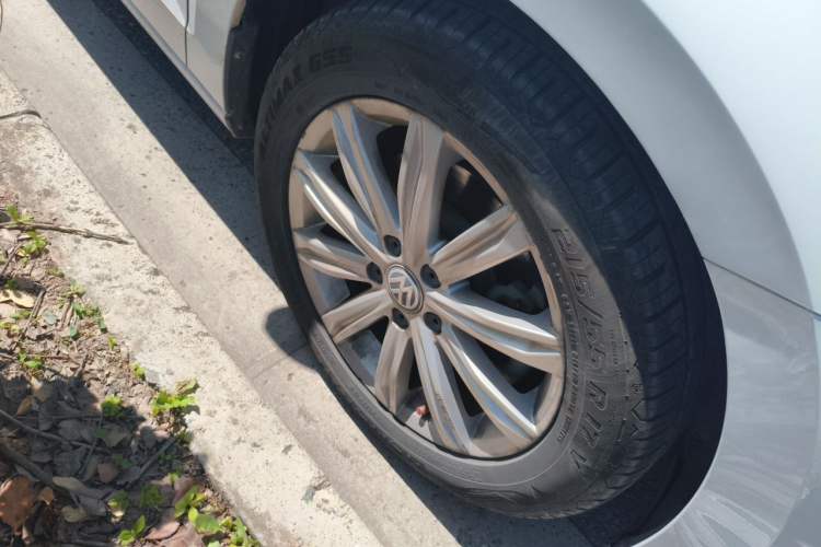 Used Volkswagen Touran 2018 Volkswagen Touran L 280TSI DSG Comfort Edition 7-seater Right Front Wheel Hub