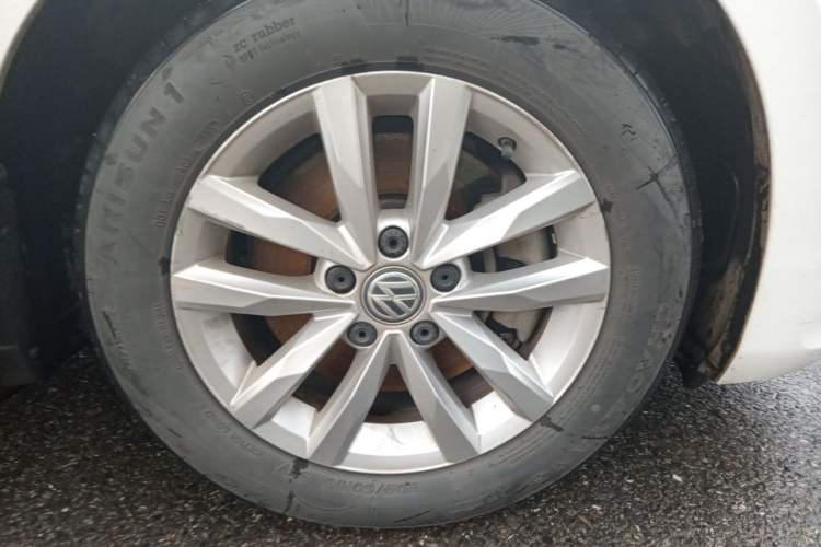 Used Volkswagen Touran 2018 Volkswagen Touran L 280TSI DSG Comfort Edition 7 Seats China V Emission Standard Right Front Wheel Hub