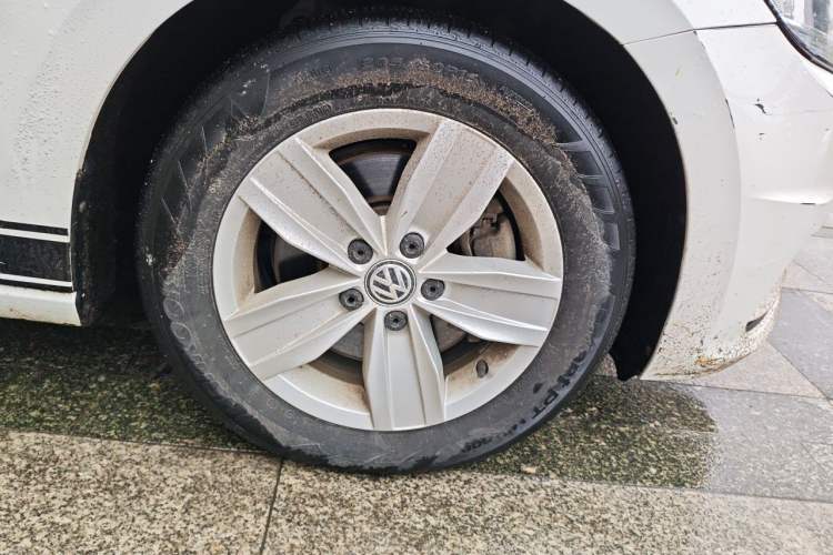 Used Volkswagen Touran 2018 Volkswagen Touran L 280TSI DSG Style Edition 7 Seats China V Emission Standard Right Front Wheel Hub