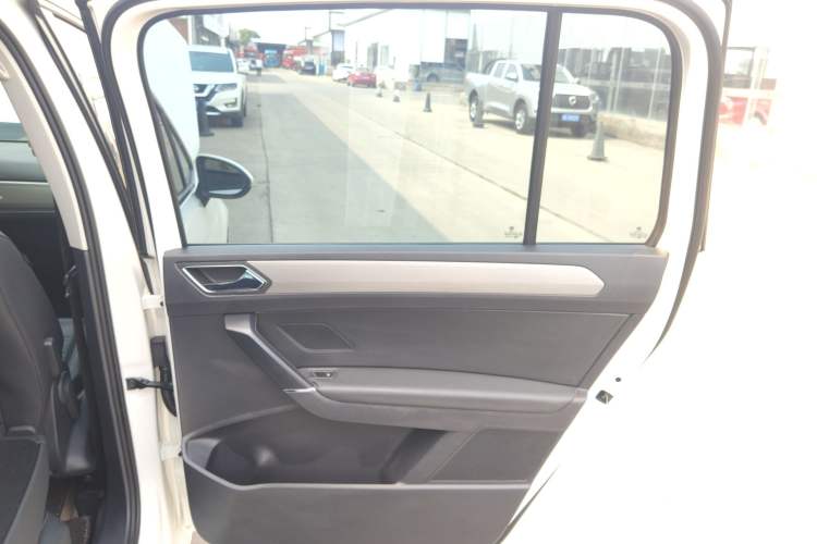 Used Volkswagen Touran 2018 Volkswagen Touran L 280TSI DSG Comfort Edition 7 Seats China VI Standard Right Rear Door Interior