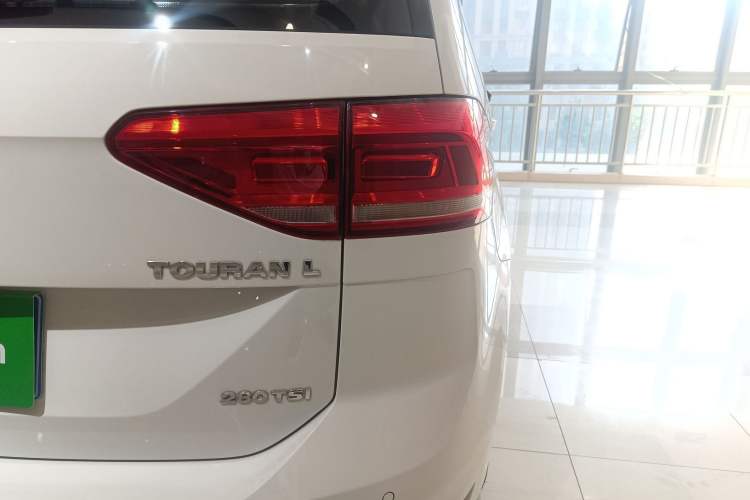 Used Volkswagen Touran 2018 Volkswagen Touran L 280TSI DSG Style Edition 7 Seats China VI Standard Right Rear Taillight