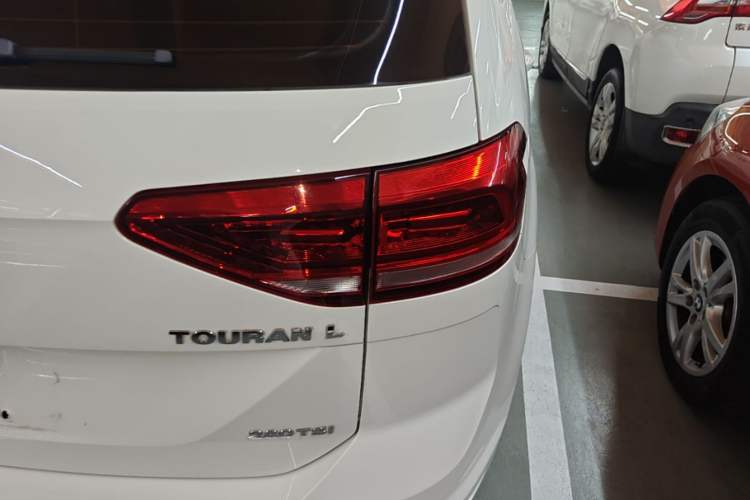 Used Volkswagen Touran 2018 Volkswagen Touran L 280TSI DSG Comfort Edition 7 Seats China V Emission Standard Right Rear Taillight